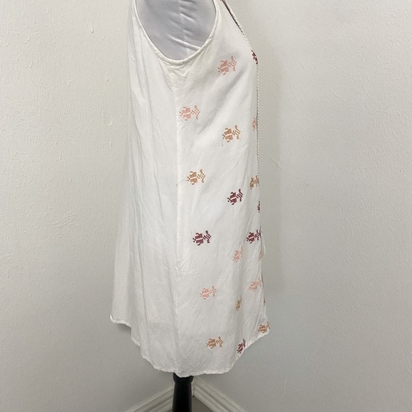 C|C Chic Connection White Medium Embroidered Boho Shift Dress with Inner Lining - Picture 2 of 10